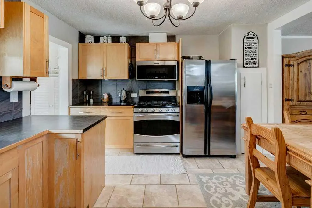 5223 3 Street W