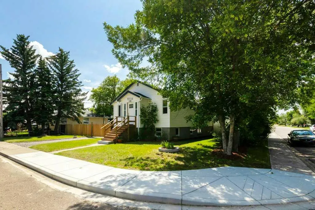 5223 3 Street W