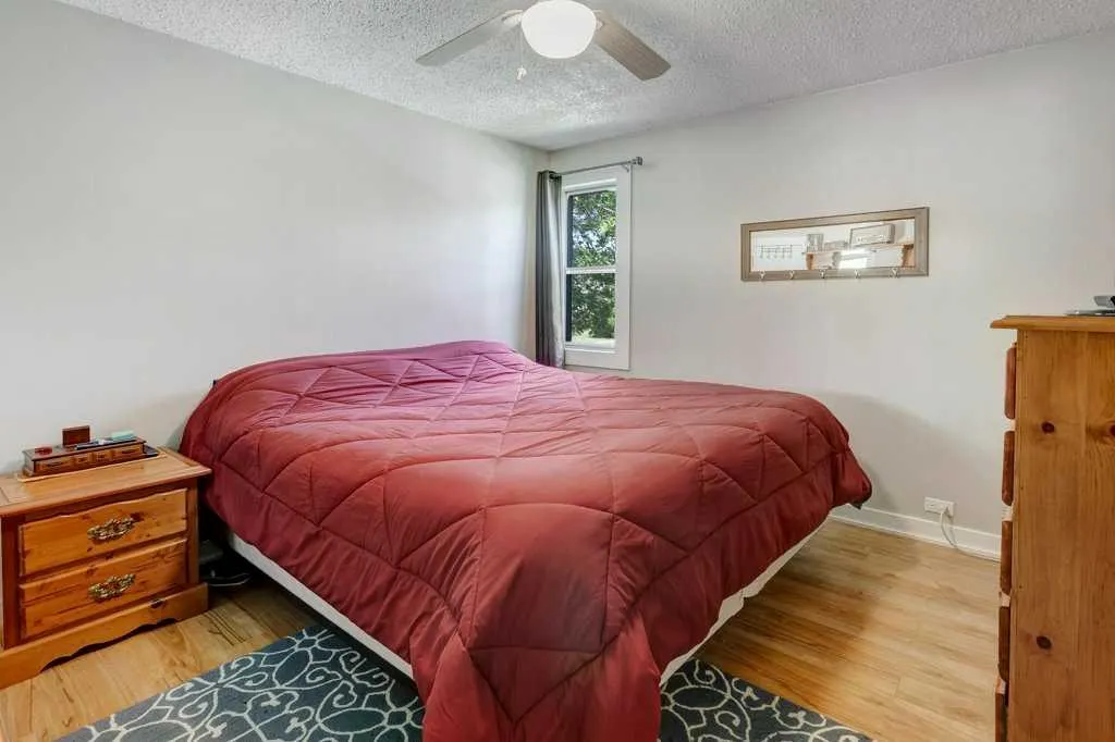 5223 3 Street W