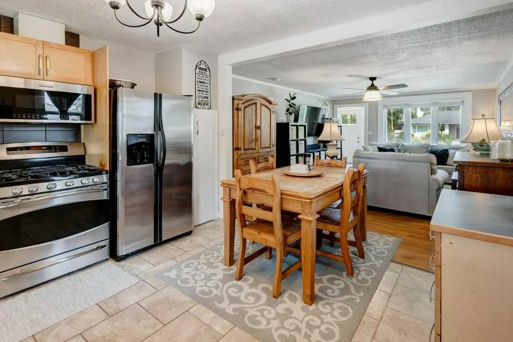 5223 3 Street W