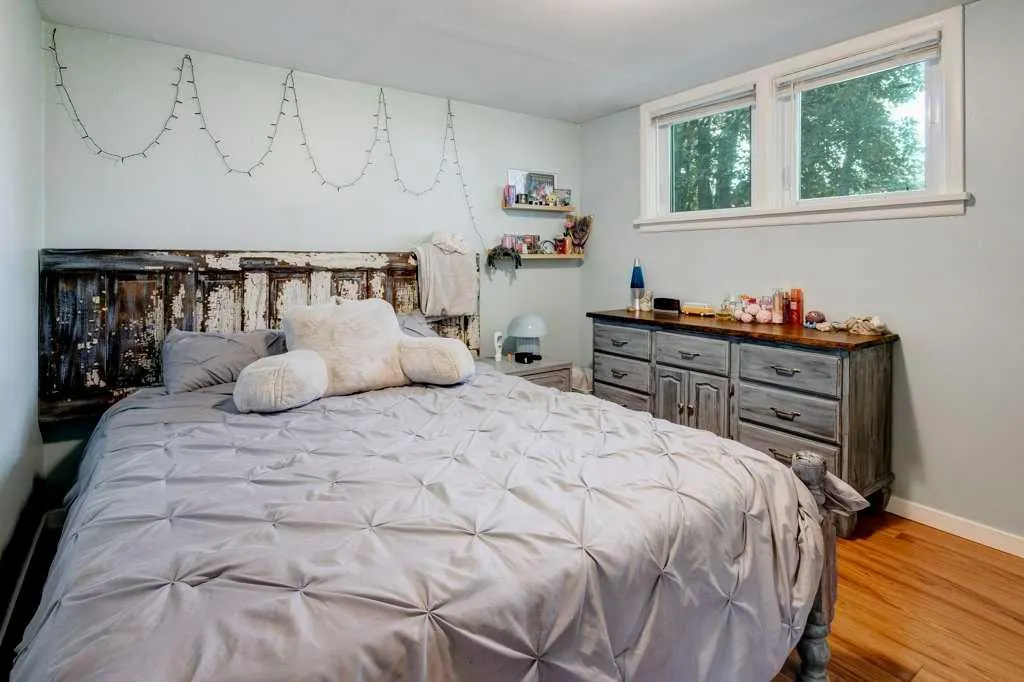 5223 3 Street W