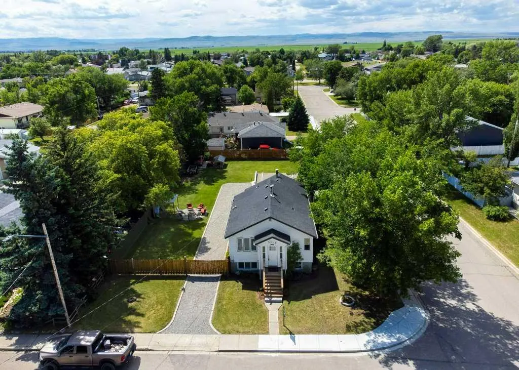 5223 3 Street W