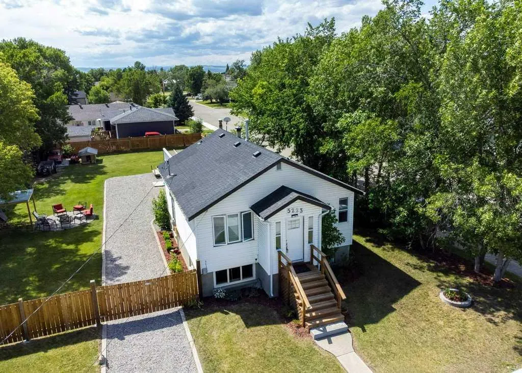 5223 3 Street W