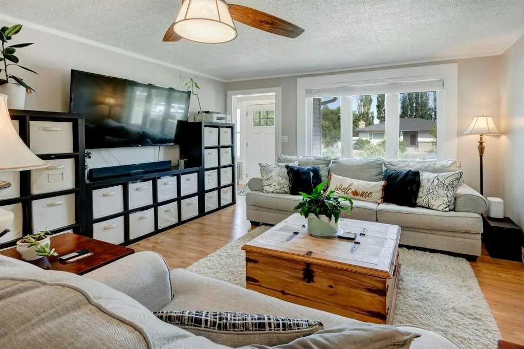 5223 3 Street W