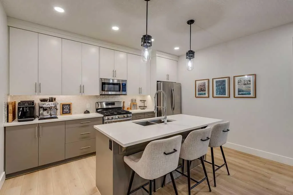 123 12 Avenue NW, #1
