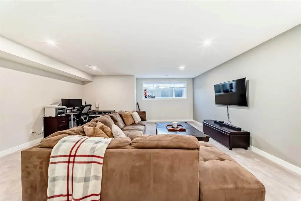 86 Wolf Crescent