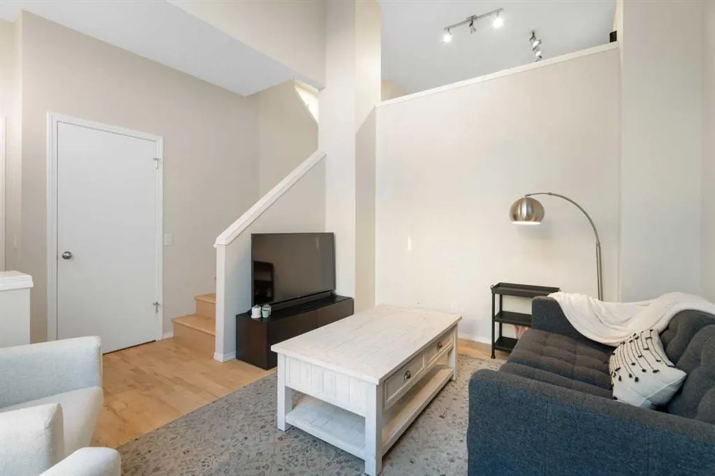 135 Tuscany Court NW