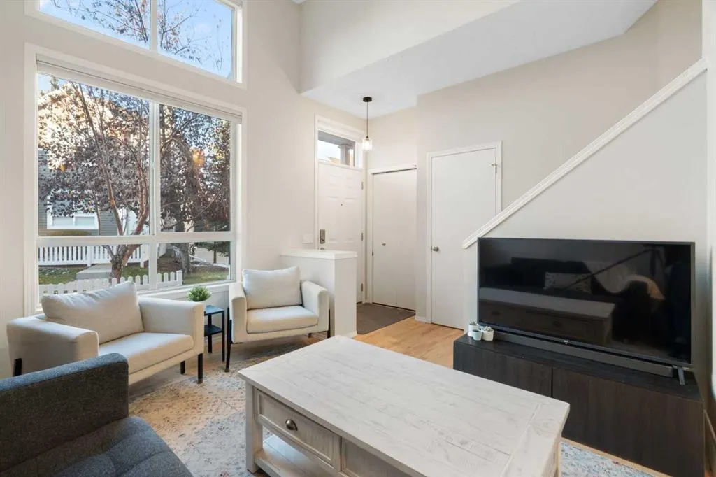135 Tuscany Court NW