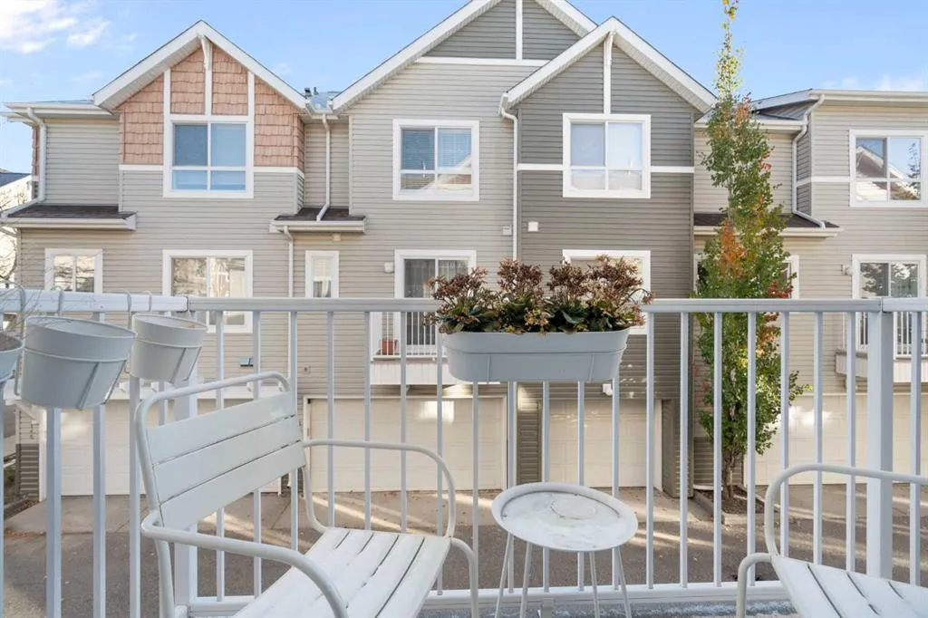 135 Tuscany Court NW
