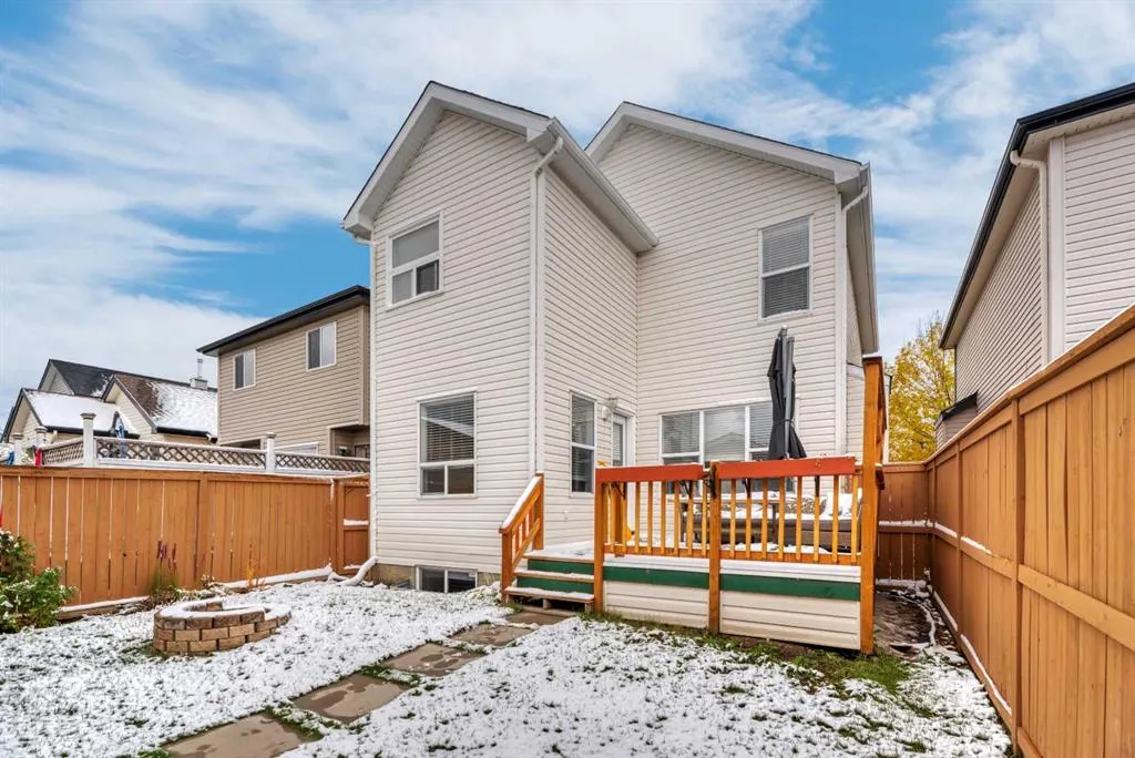 84 Evermeadow Manor SW