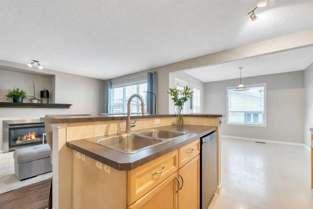 84 Evermeadow Manor SW