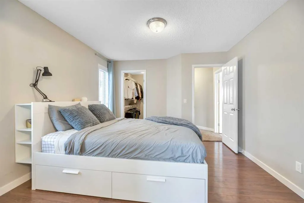 84 Evermeadow Manor SW