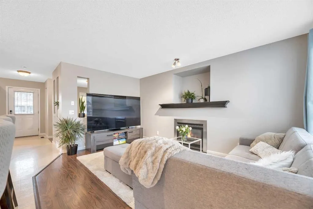 84 Evermeadow Manor SW