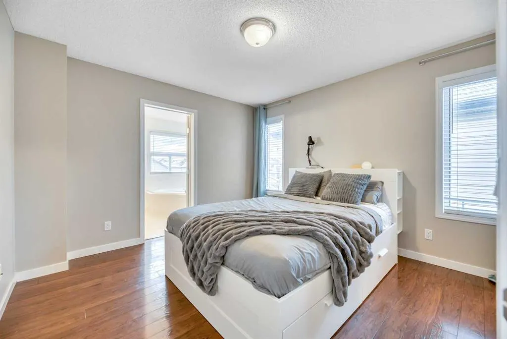 84 Evermeadow Manor SW
