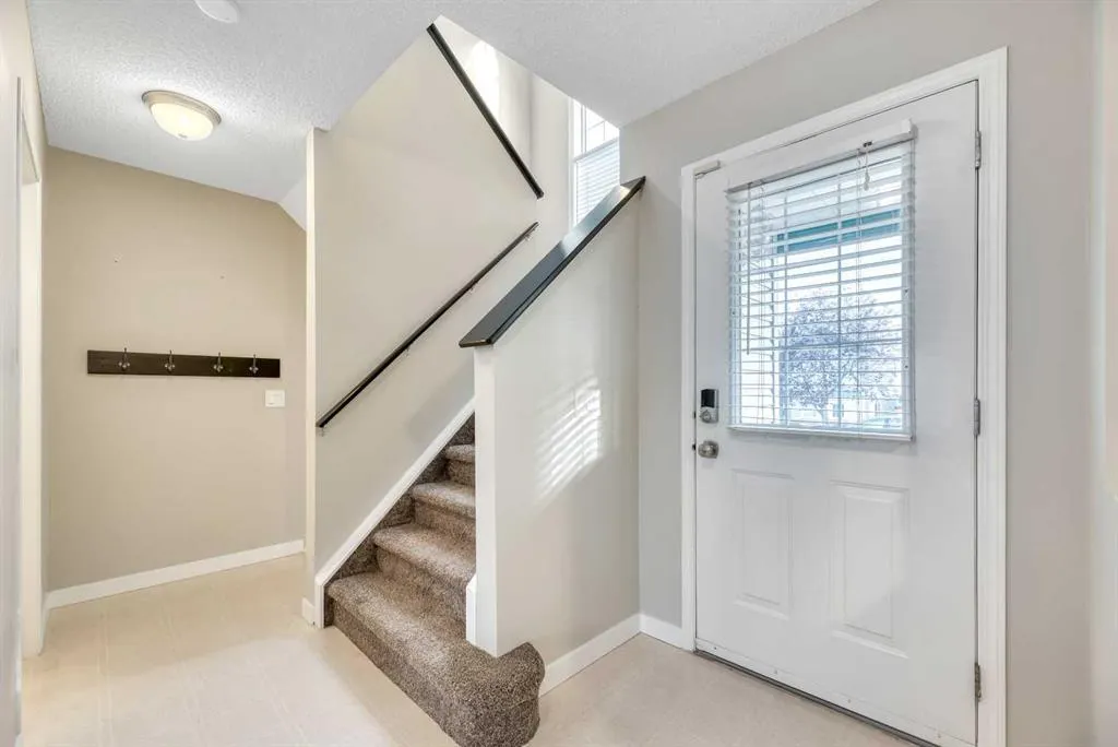 84 Evermeadow Manor SW