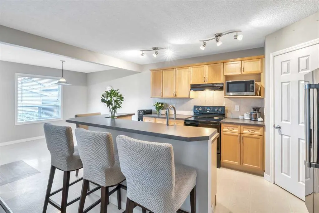 84 Evermeadow Manor SW