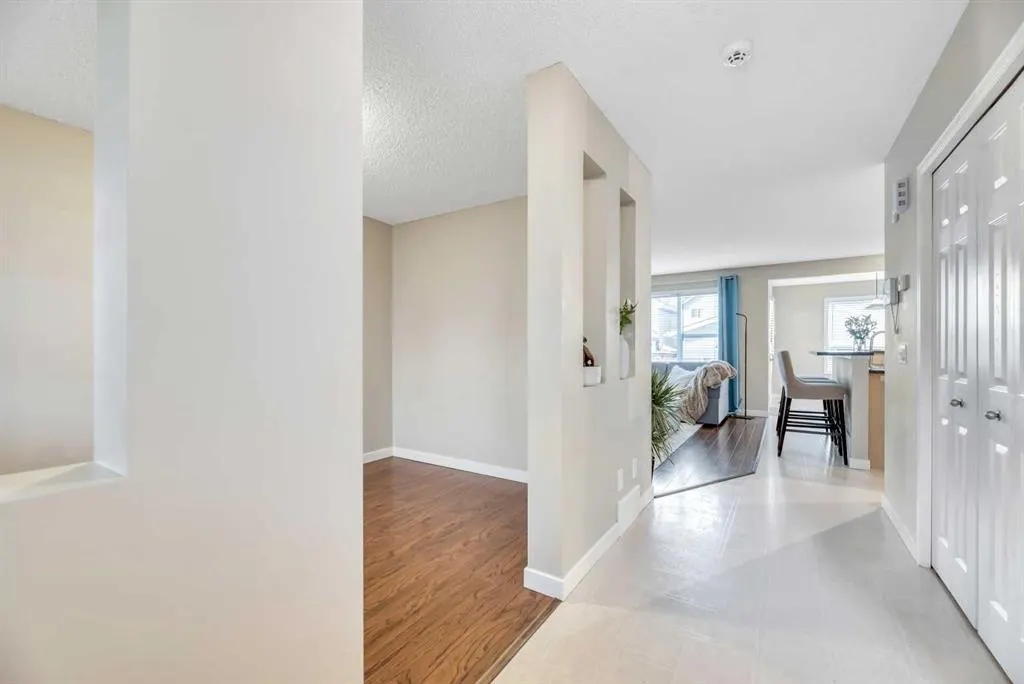 84 Evermeadow Manor SW