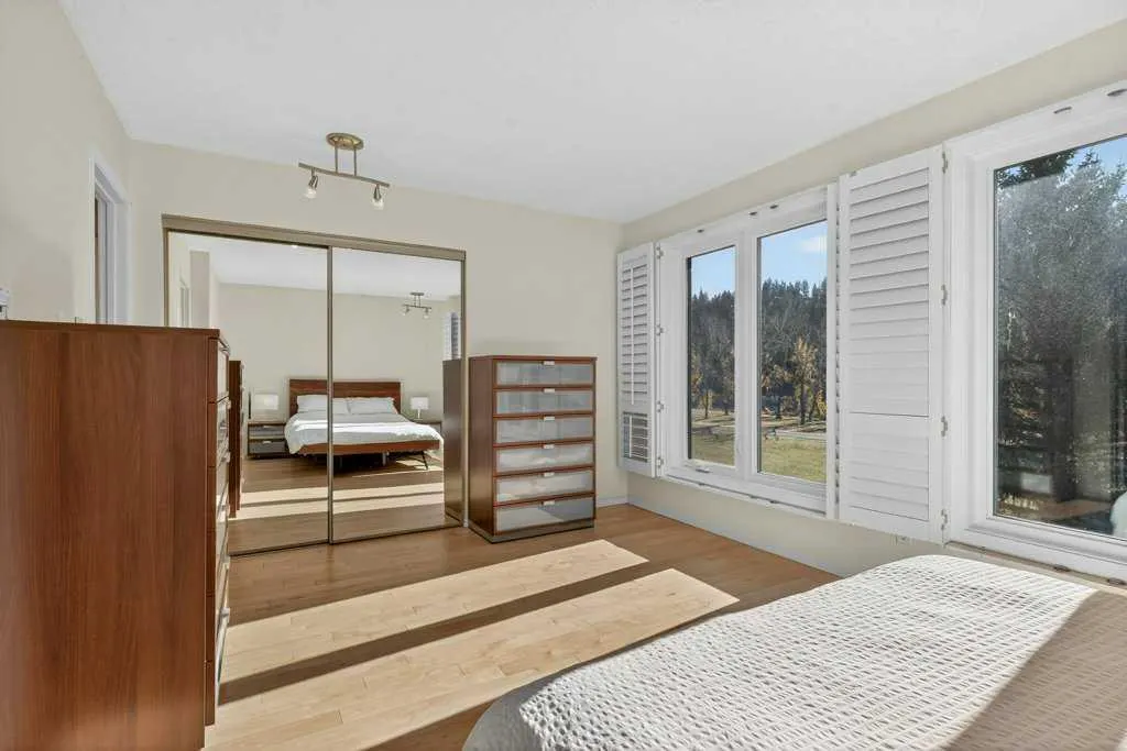 3839 Point Mckay Road NW