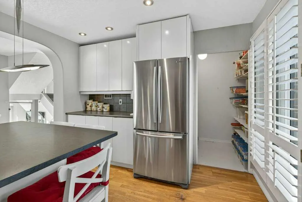 3839 Point Mckay Road NW