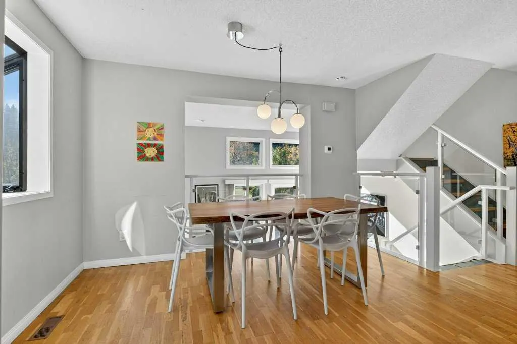 3839 Point Mckay Road NW