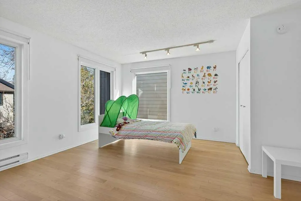 3839 Point Mckay Road NW