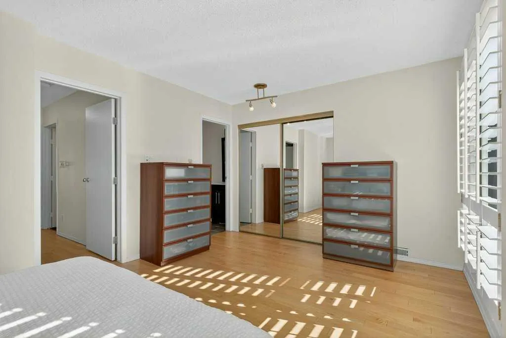 3839 Point Mckay Road NW