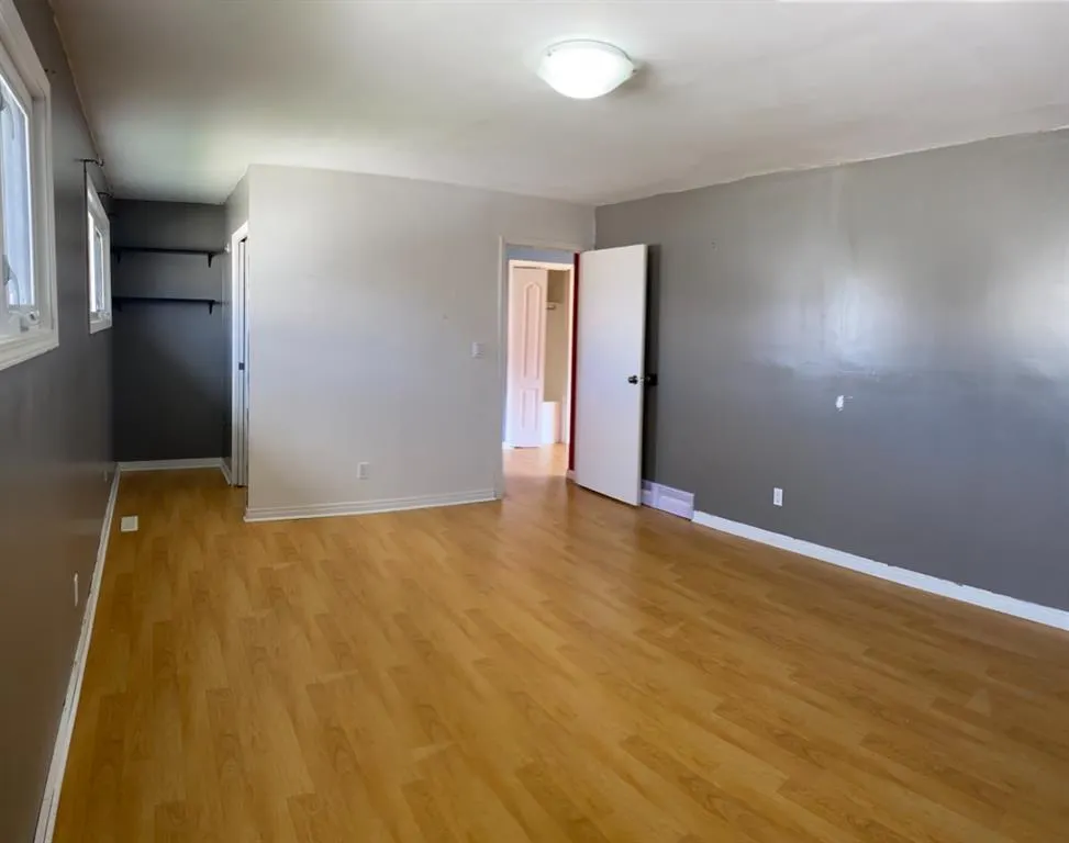 48 Hunts Crescent