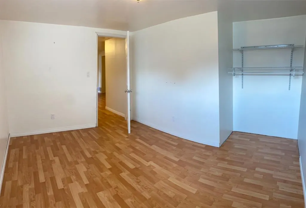 48 Hunts Crescent