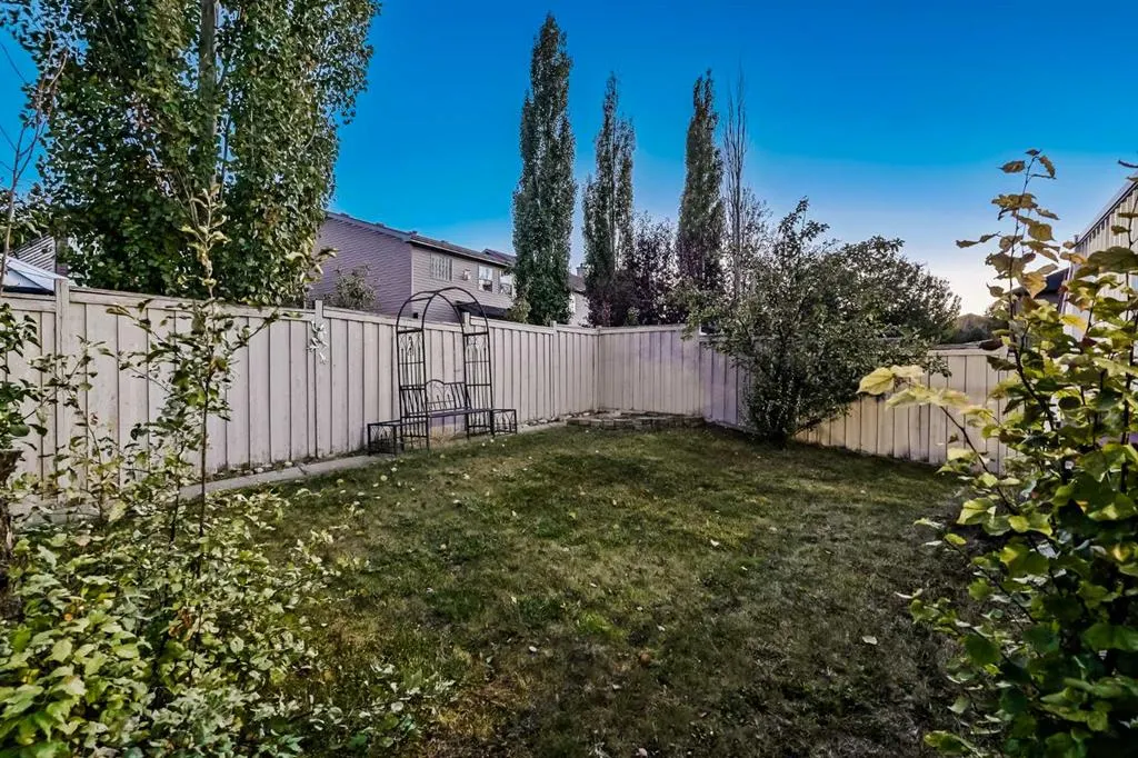 126 Kincora Park NW
