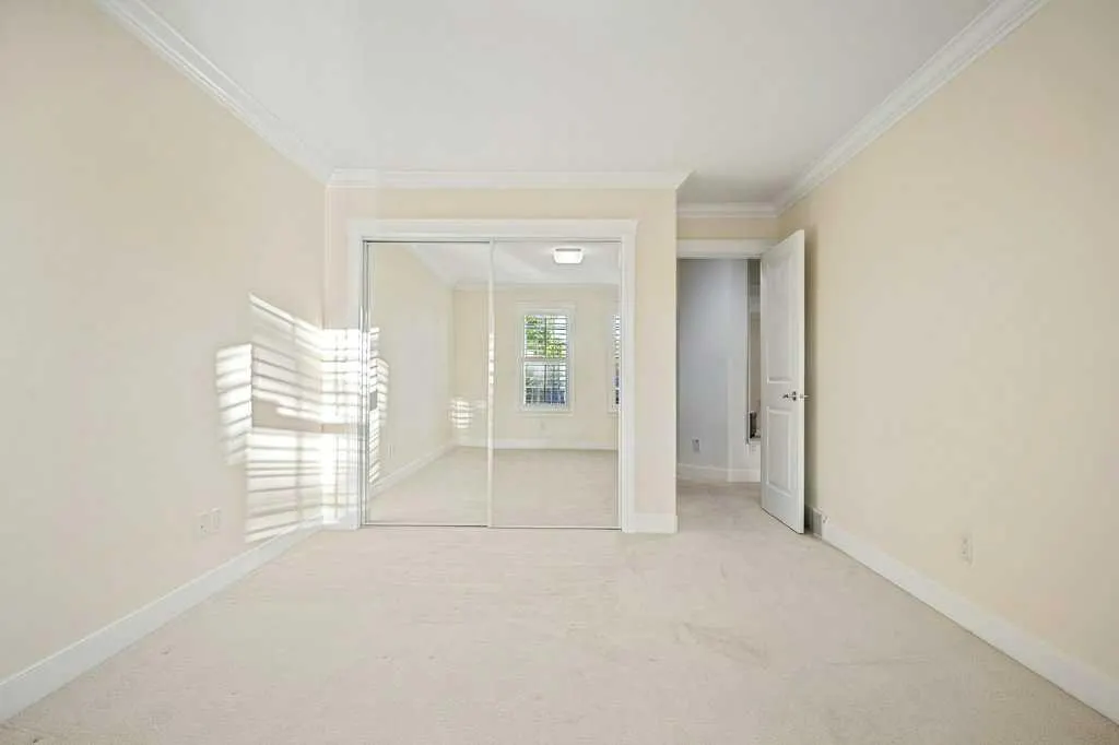 24 Ypres Mews SW