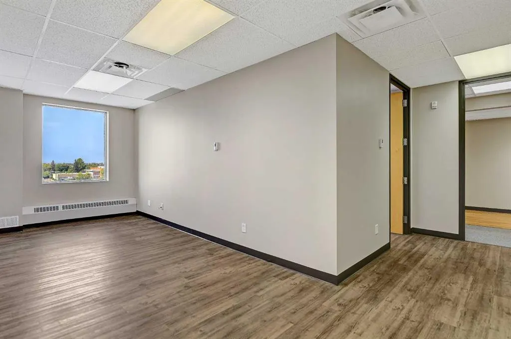 9728 101 Avenue, #403, 404
