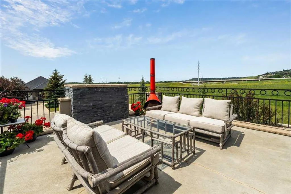 374 Discovery Ridge Way SW