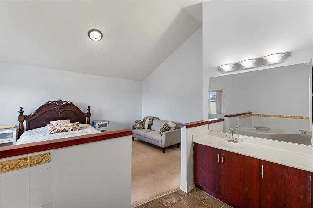 8 Tarawood Grove NE