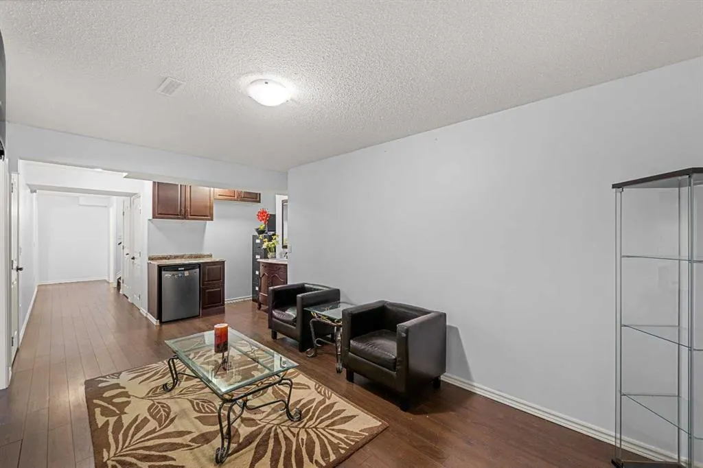 8 Tarawood Grove NE