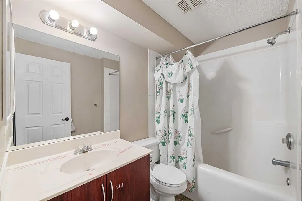 8 Tarawood Grove NE