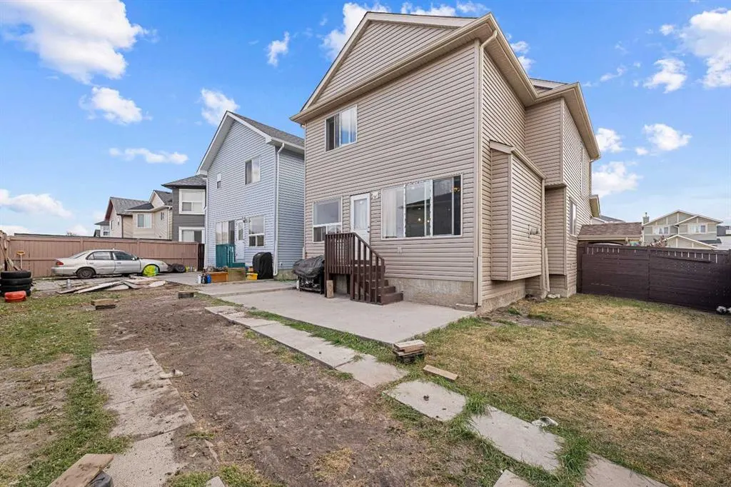 8 Tarawood Grove NE