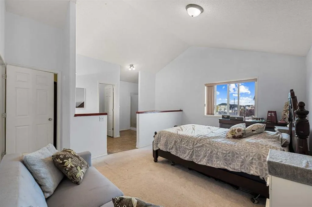8 Tarawood Grove NE