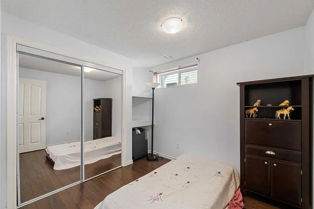 8 Tarawood Grove NE