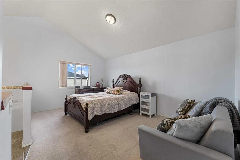 8 Tarawood Grove NE