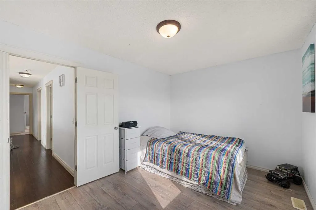 8 Tarawood Grove NE