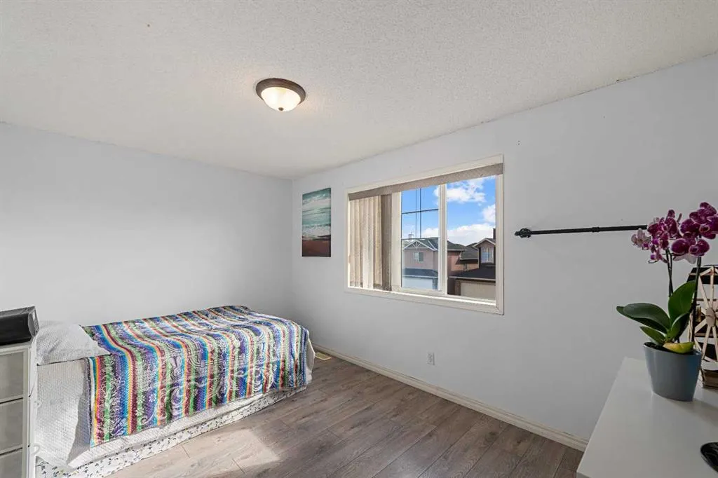 8 Tarawood Grove NE