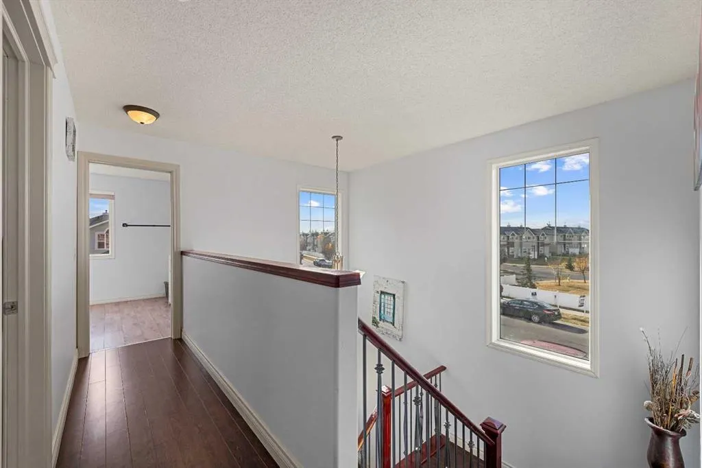 8 Tarawood Grove NE