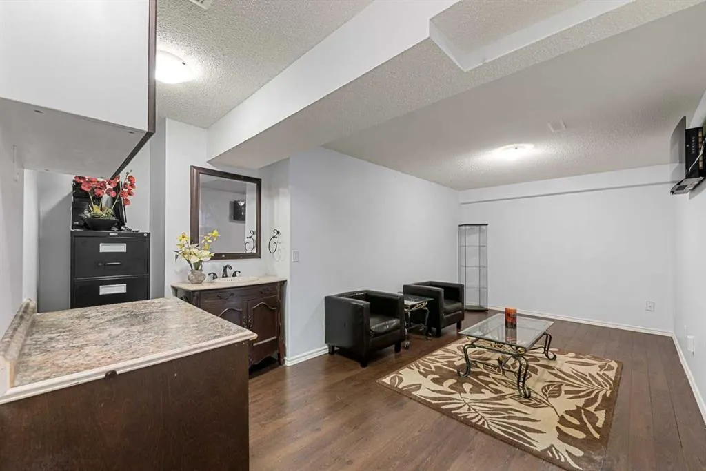 8 Tarawood Grove NE