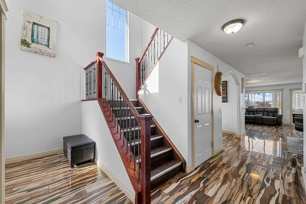 8 Tarawood Grove NE