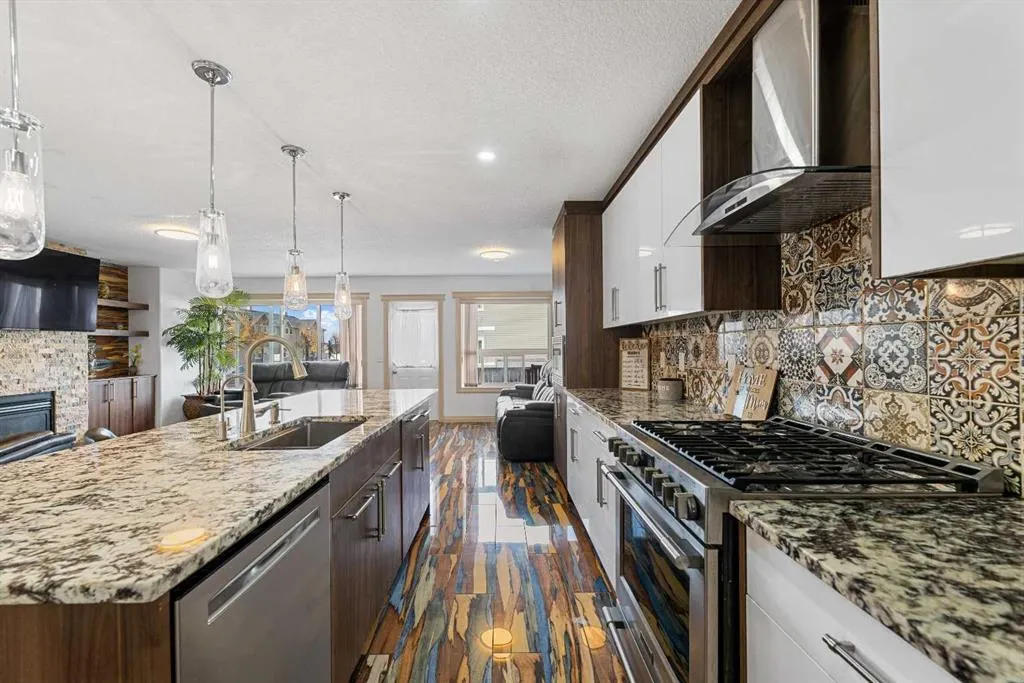 8 Tarawood Grove NE