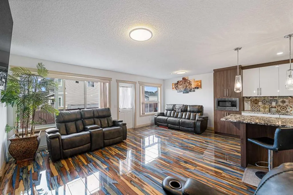 8 Tarawood Grove NE