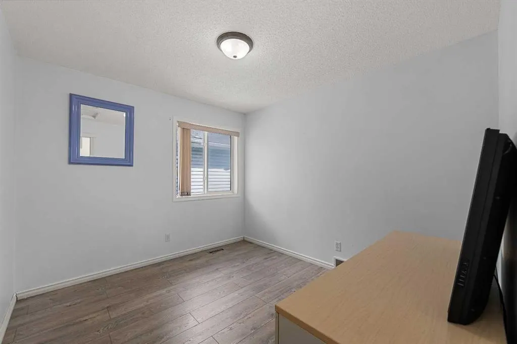 8 Tarawood Grove NE