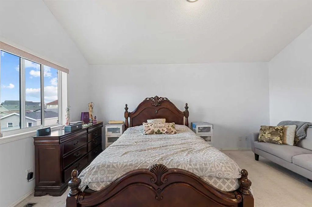 8 Tarawood Grove NE