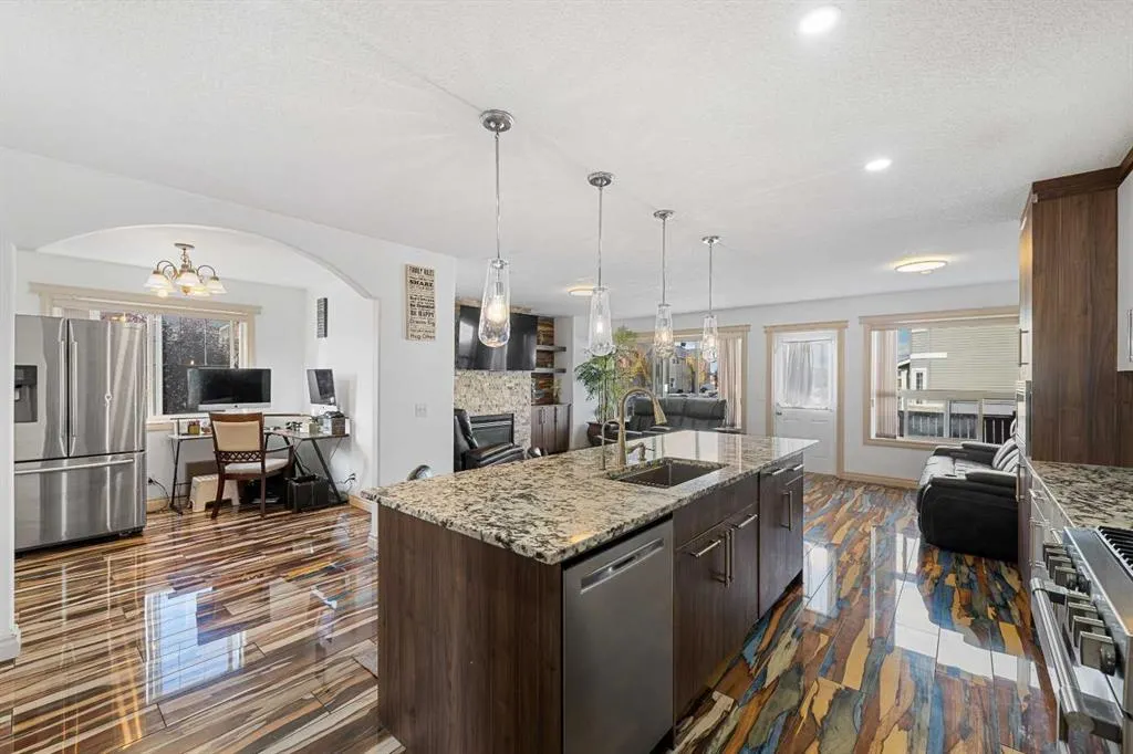 8 Tarawood Grove NE