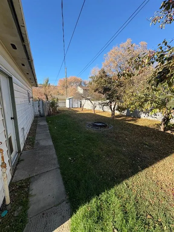 10926 93 St